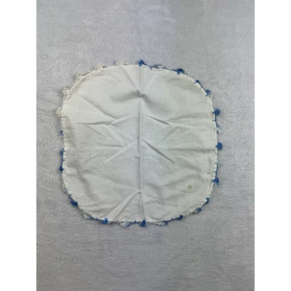 VINTAGE Linen Floral Embroidered Vanity Set of 4 Crocheted Lace Edge Runner